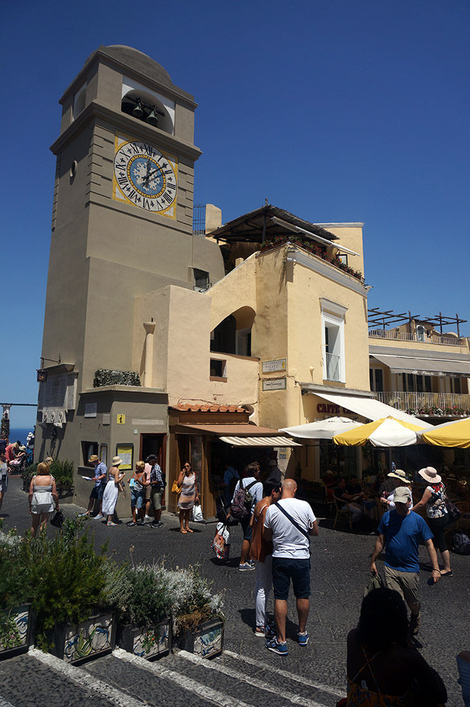 La Piazzetta saat kulesi - Capri
