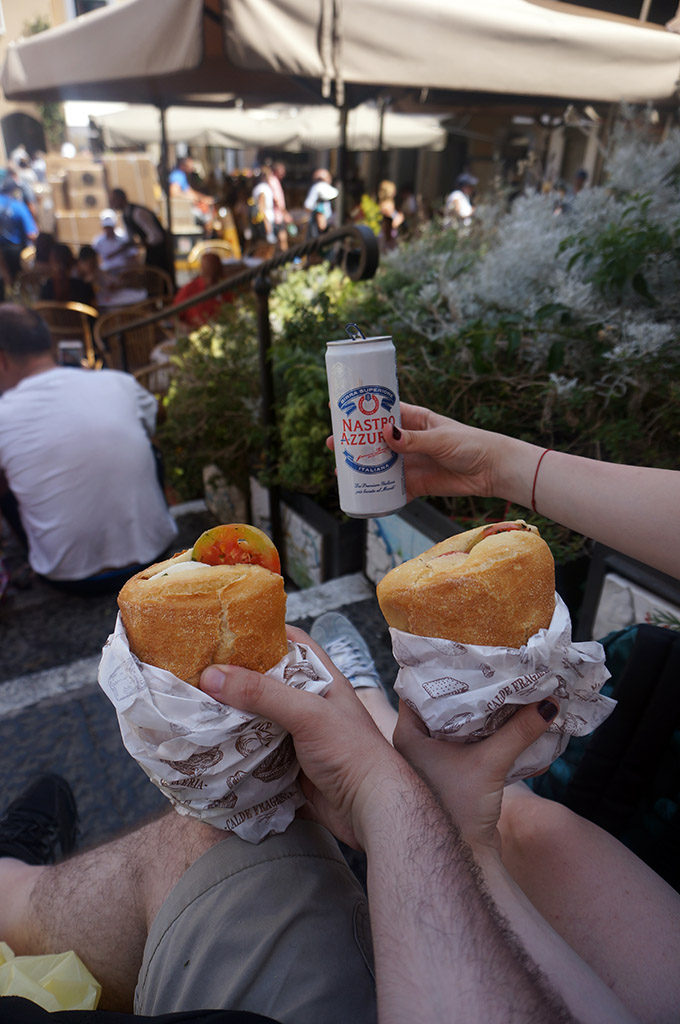 Sandviçlerimizi gömmeden hemen önce : ) - La Piazzetta / Capri