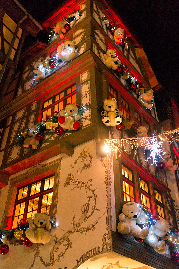 Le Tire Bouchon binasının Christmas süslemeleri