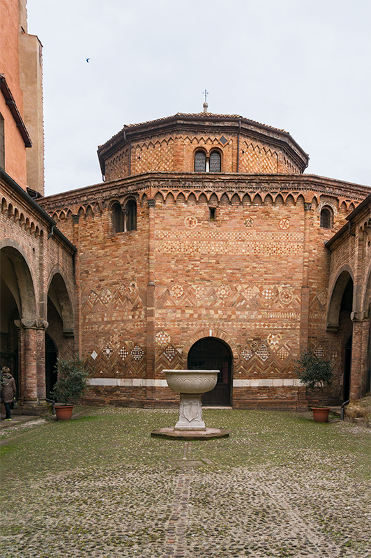 Basilica di Santa Stefano - Pilato Avlusu