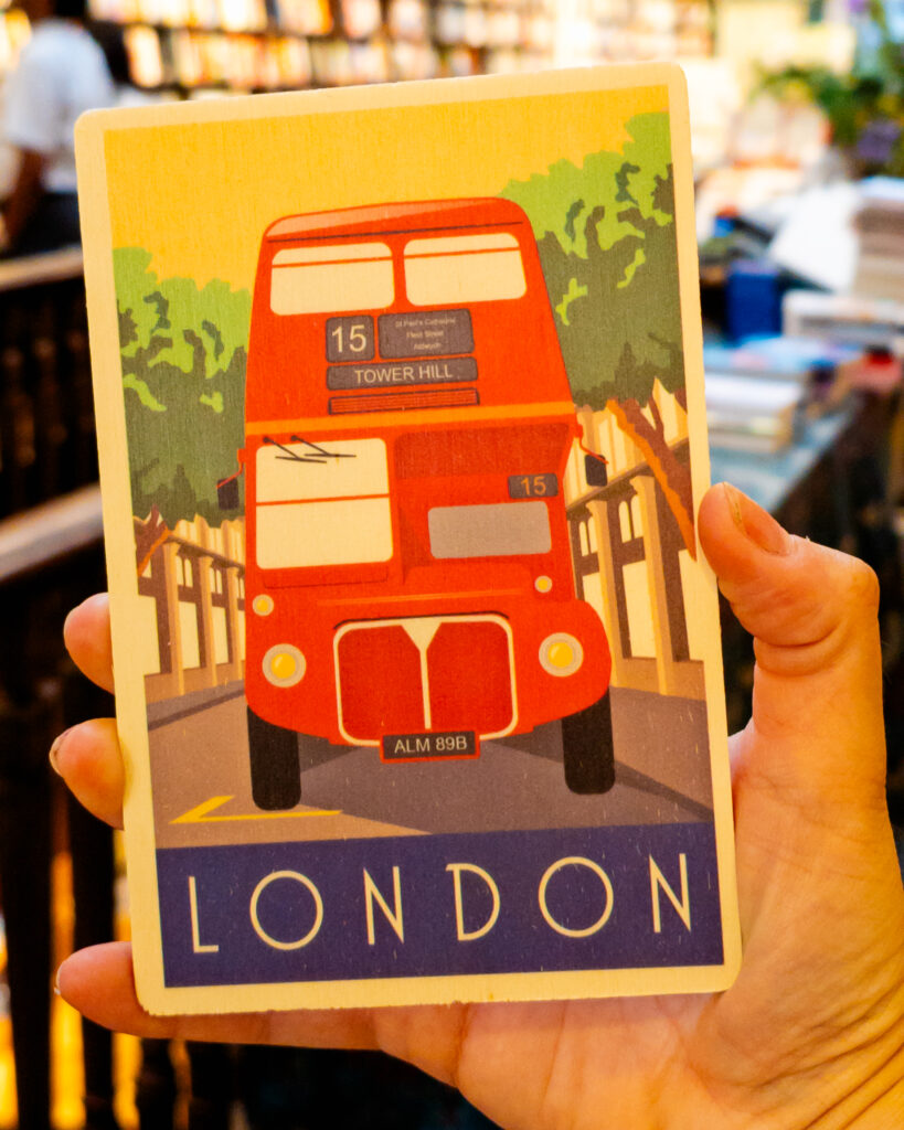 Londra çift katlı kırmızı otobüs içeren kartpostal