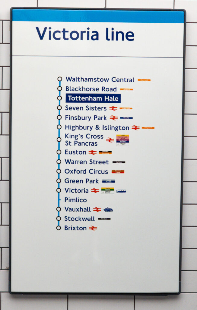 Londra Victoria metro ağı tabelası